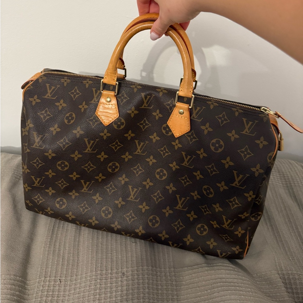 Louis Vuitton Vintage Speedy 40 Monogram Bag - Picture 14 of 16